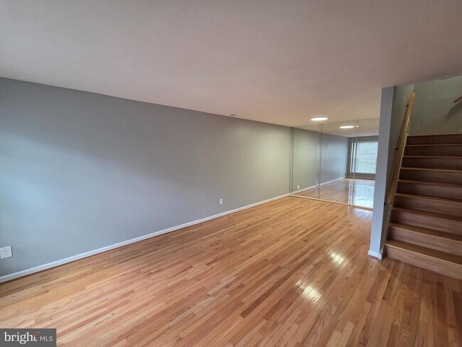 Building Photo - 441 Tomlinson Rd