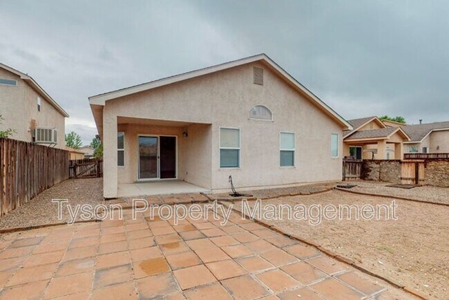 Building Photo - 633 Valley Meadows Dr