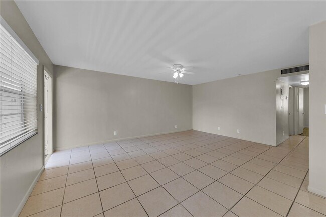 Building Photo - 2201 NE 36th St