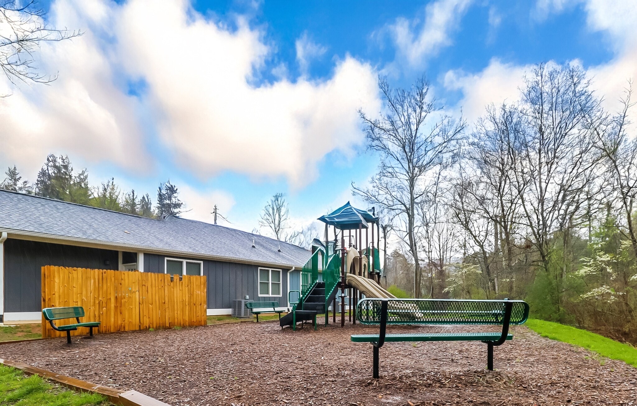 Building Photo - 404 Little Sycamore Ln