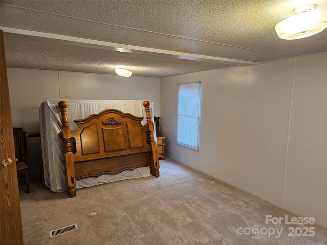 Building Photo - 2292 W Wade Ave