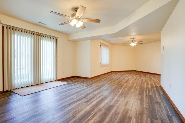 Building Photo - 11-11 Redtail Ct