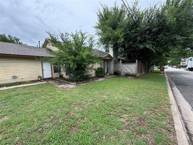 Building Photo - 401 Cypress Ln
