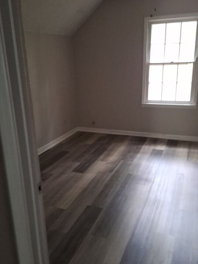 Building Photo - Charming Three Bedroom home available in Phenix City Al!
