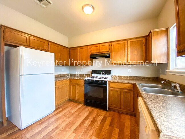 Building Photo - 3 Bed | 1.5 Bath in Central Tulsa!