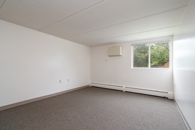 Building Photo - Freeborn Manor Apartments