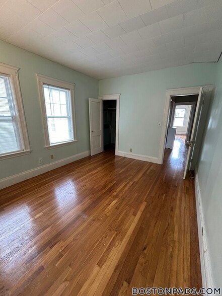 Building Photo - 30 Lawrence St