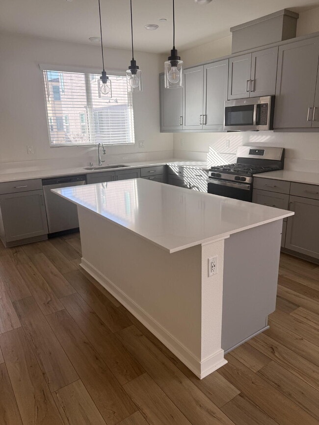 Building Photo - $4,250 - 4 Bed / 3.5 Bath Townhome in La Brisa Community of San Ysidro