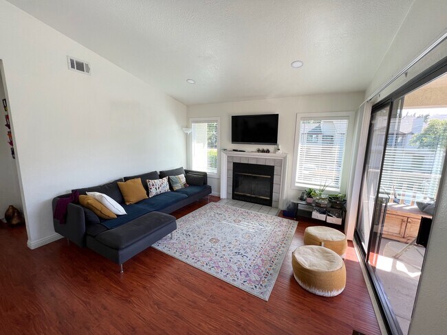 Building Photo - 932 Cherry Glen Ter