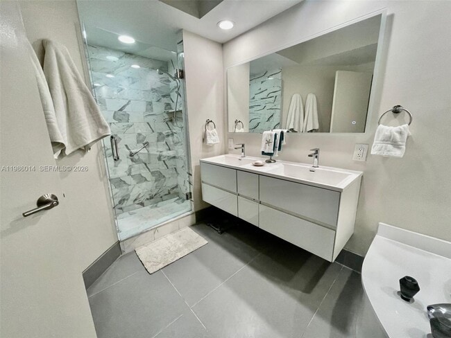 Building Photo - 20281 E Country Club Dr