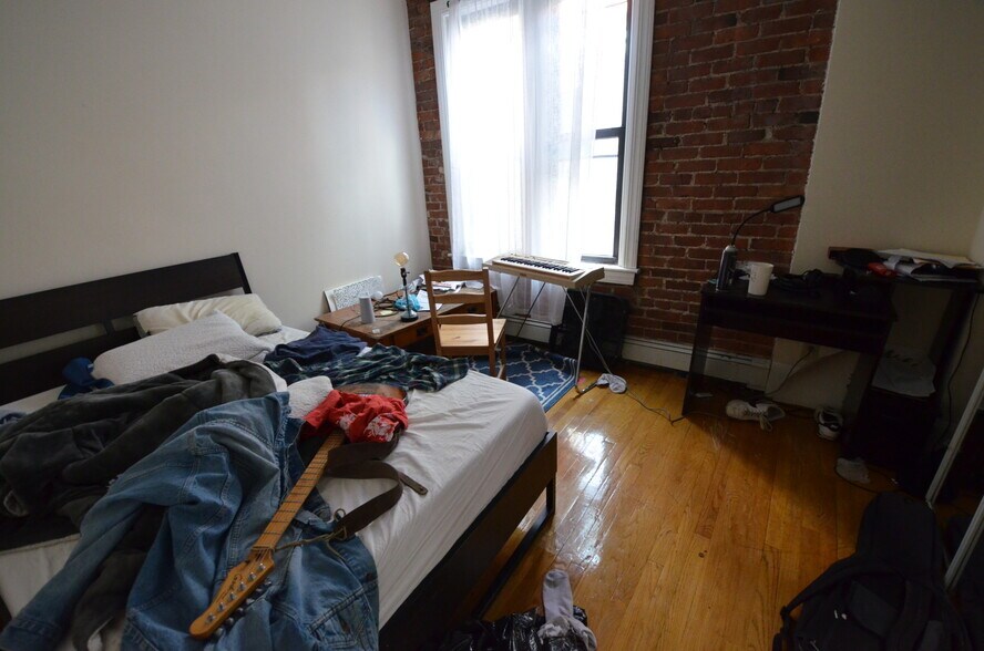 Building Photo - 407 Marlborough St