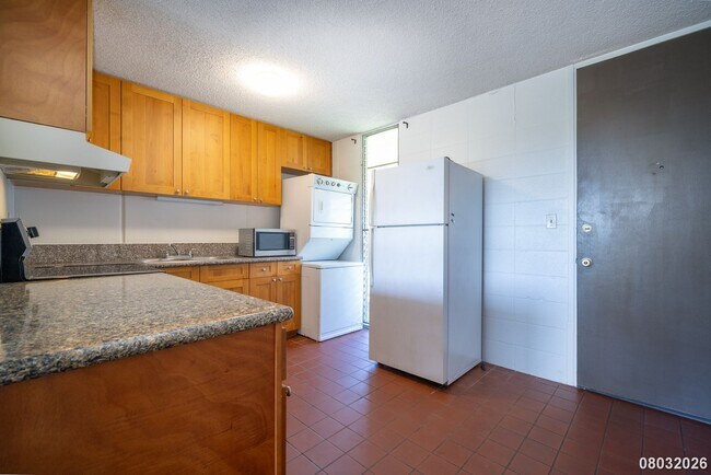 Building Photo - $2,600 / 2br - 2 Bed 1 Bath Condo In Valleyview Melemanu
