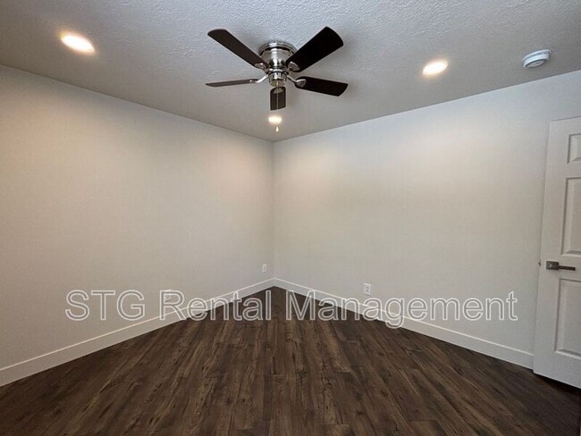 Building Photo - 696 N 600 W