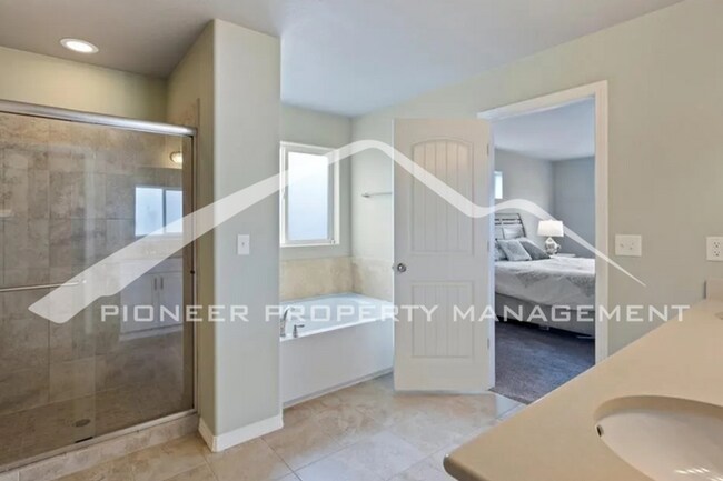 Building Photo - 8425 Mayfly Dr