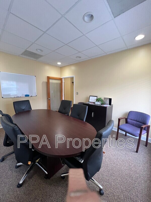Building Photo - 3717 University Dr