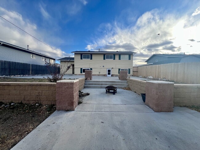 Building Photo - 1520 Woodward Dr