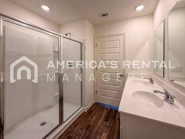 Building Photo - Sign a 13-month lease by 3/31/2026 to receive a $500 Gift Card! New Construction Home for Rent in...