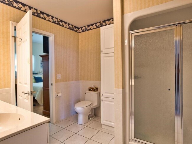 Building Photo - 149 Nanaquaket Rd