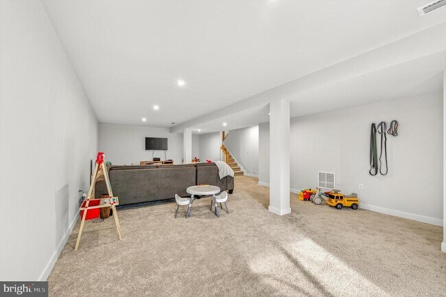 Building Photo - 167 Aspen Ln