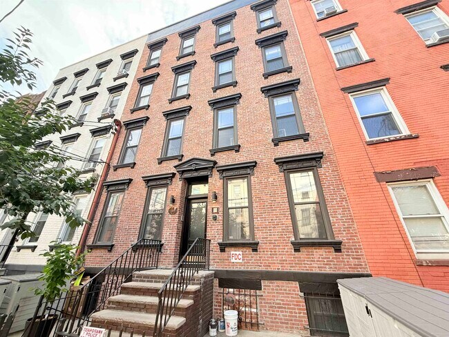 Building Photo - 208 Park Ave