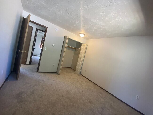 Building Photo - 2531-2533 E 27th Ave