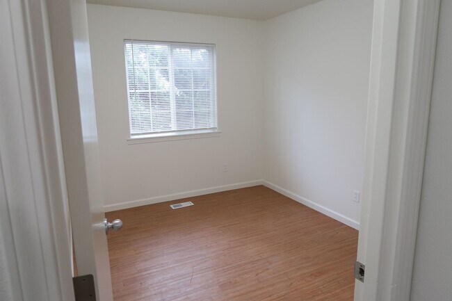 Building Photo - Fontana Duplexes