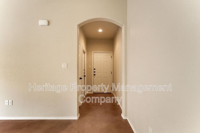 Building Photo - 2541 Pahmeyer Rd