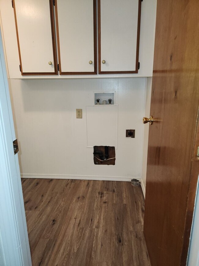 Building Photo - 2-bedroom 1 bath House