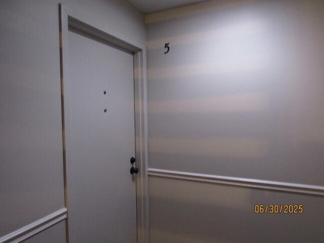 Building Photo - 352 Pembroke Ct