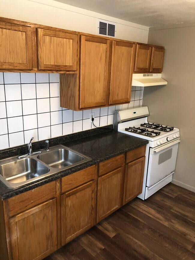 Building Photo - 4207-4205 8th St