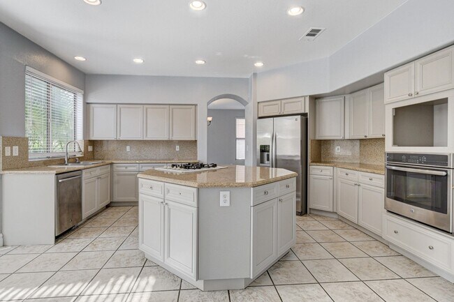 Building Photo - MASSIVE 5 BEDROOM, 2 STORY HOME IN DESIRABLE RHODES RANCH GOLF COURSE COMMUNITY!