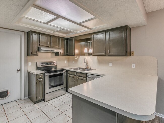 Building Photo - Fair Hill Duplex