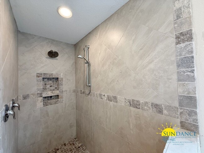 Building Photo - Spacious 4 Bedroom Home in Crestview’s Brooke Estates!