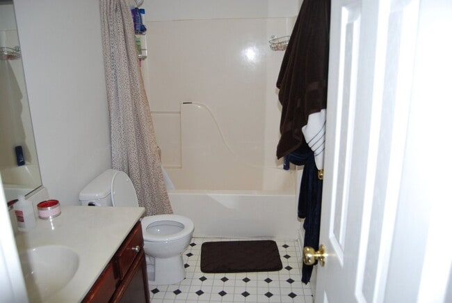 Building Photo - 8413 Wilshire Pl