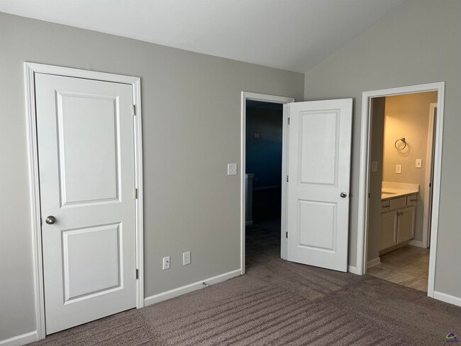 Building Photo - 401 Tivoli Wy