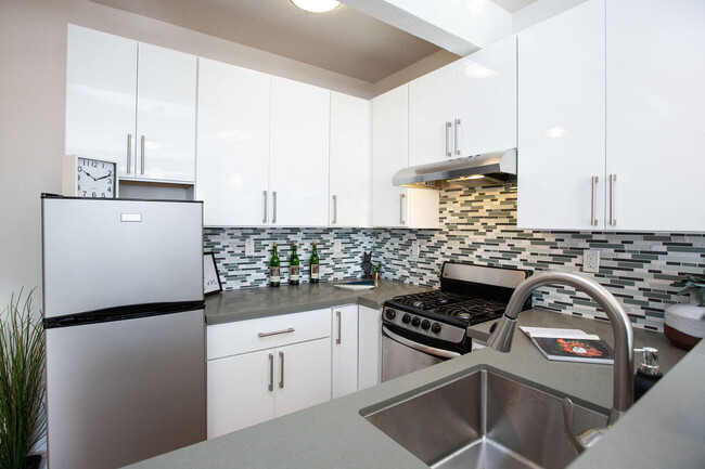 Interior Photo - 140 Duboce