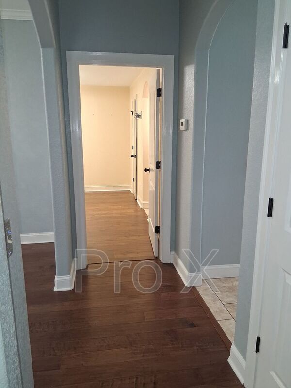 Building Photo - 3864 W Providence Dr