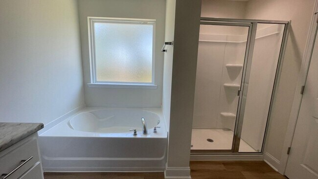 Building Photo - Beautiful 3 Bedroom, 3 Bathroom Home for Rent