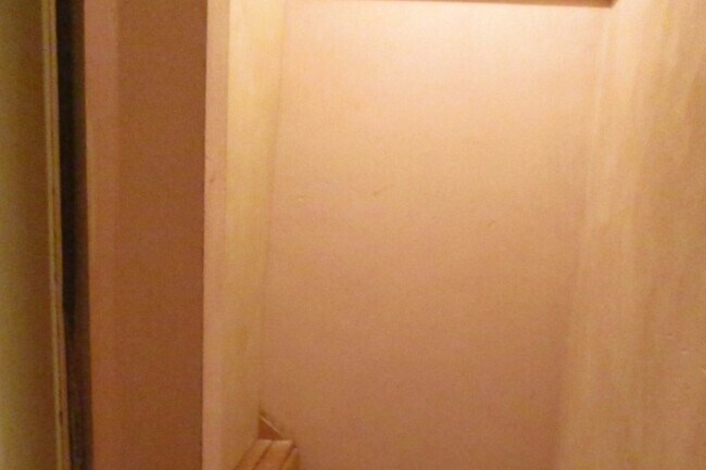 Building Photo - 704 Academy St