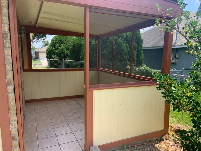 Building Photo - 2503 Marlin Dr