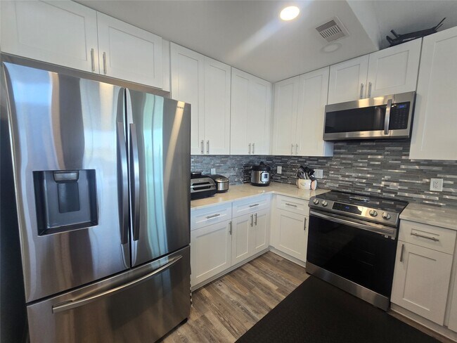 Building Photo - 211 Redfish Dr