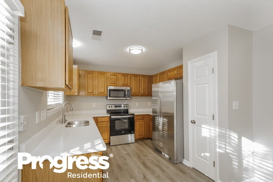 Building Photo - 2601 Clarencefield Dr