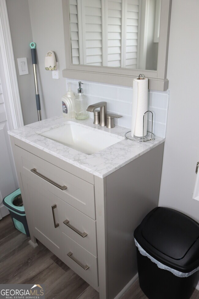 Building Photo - 518 North Ave