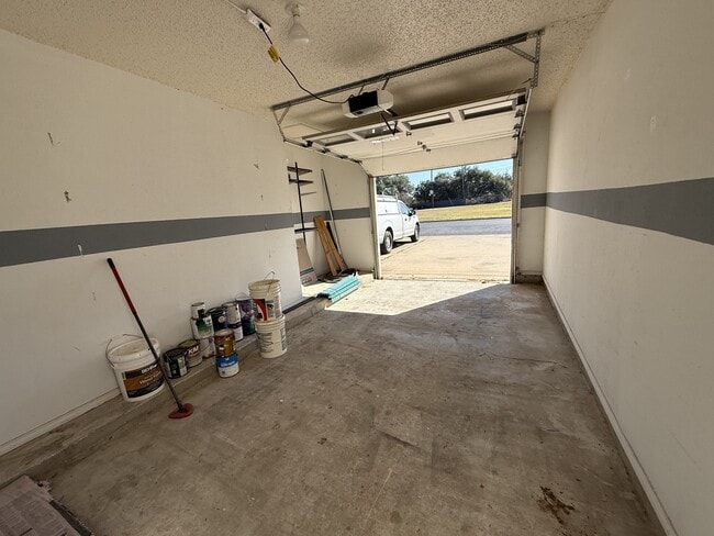 Building Photo - 621 Luther Dr