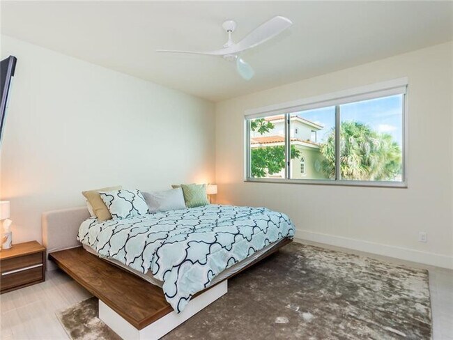 Building Photo - 240 Shore Ct