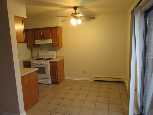 Building Photo - 135 Pickwick Dr