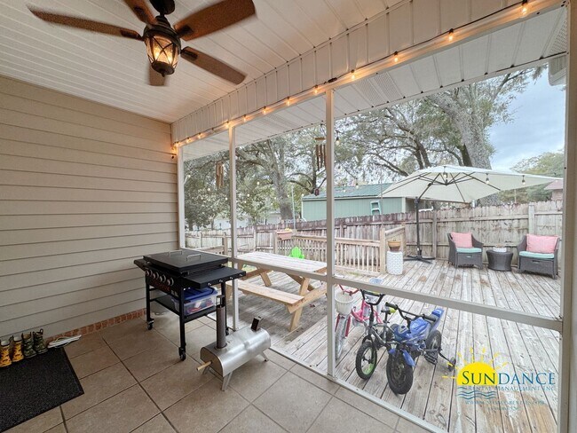 Building Photo - Spacious & Updated 3 Bedroom Home in Niceville-Near Eglin AFB!