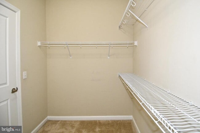 Building Photo - 2105 N Glebe Rd