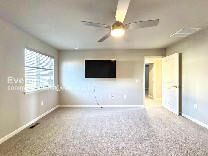 Building Photo - 10855 Hayloft St