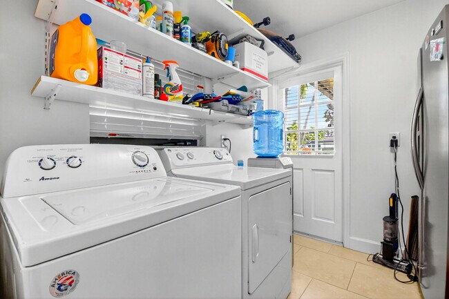 Building Photo - 435 Pine Villa Dr